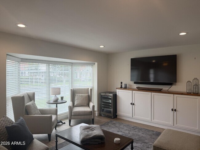 Foto del edificio - 4061 E Campbell Ave