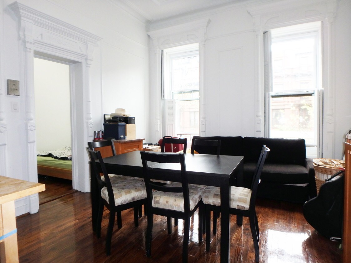 Primary Photo - 209 Hancock St