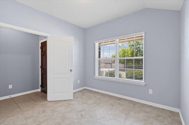 Foto del edificio - 388 Pond View Pass