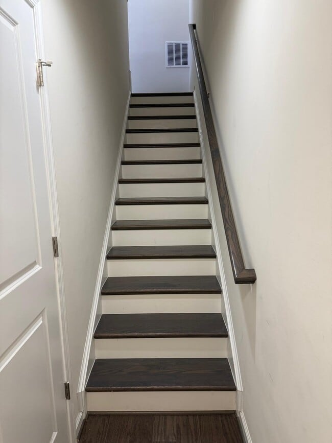 Foto del edificio - 23910 Catawba Hill Dr