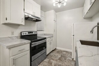 Building Photo - 3205 Golden Oaks Ln