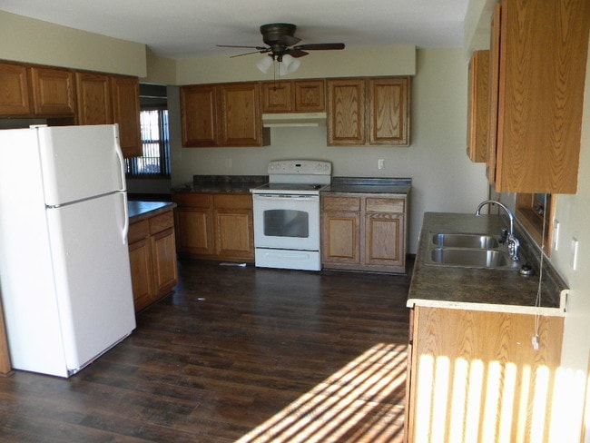 Building Photo - 475 Overland Trl