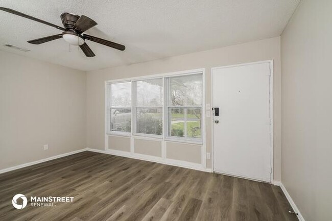 Foto del edificio - 5925 COUNT TURF DR, LOUISVILLE, KY 40272