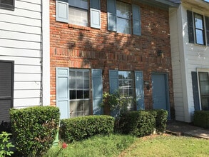 Building Photo - 10122 Carlsbad Dr