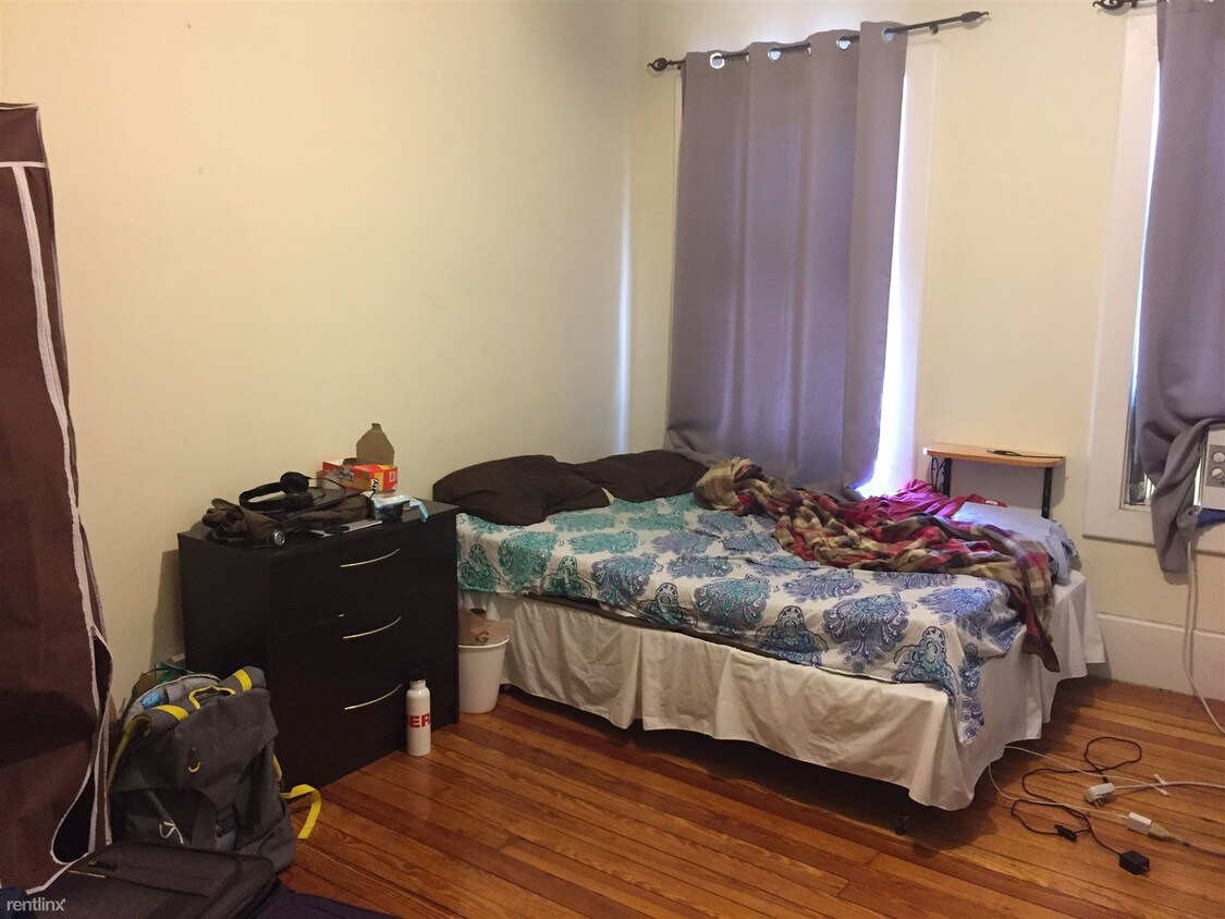 Building Photo - 2 br, 1 bath  - 132 1/2 Oxford St Apt 2