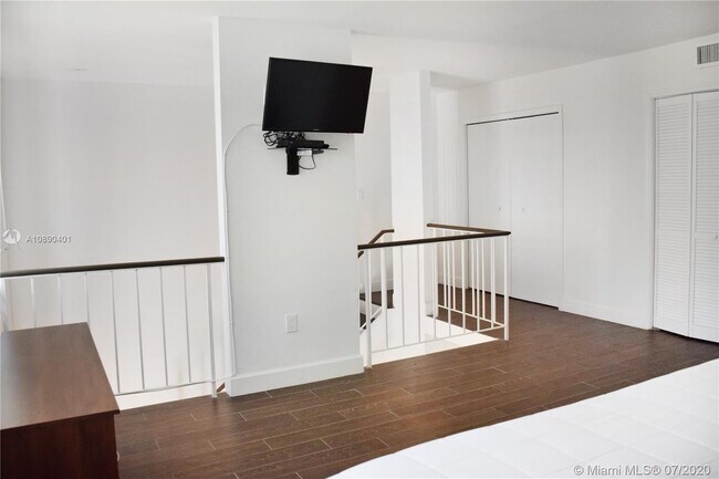 Building Photo - 8520-8536 SW 107th Ave