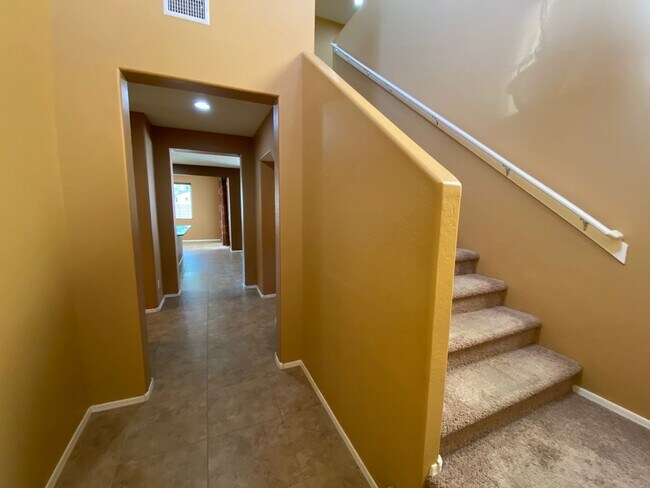 Building Photo - Charming Gilbert Home