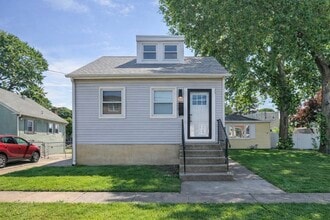 Building Photo - 230 Carre Ave