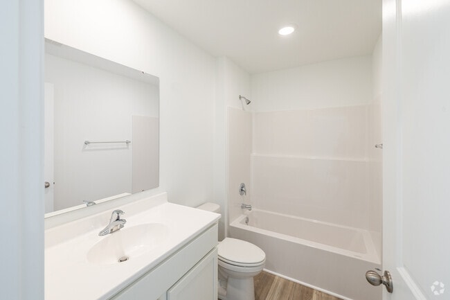 3BR, 2BA - 1,498SF - Unit A - Bathroom 2 - Thunderhawk Villas