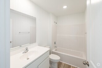 3BR, 2BA - 1,498SF - Unit A - Bathroom 2 - Thunderhawk Villas