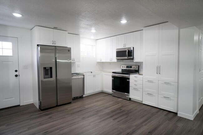Building Photo - 4658 Thayn Dr