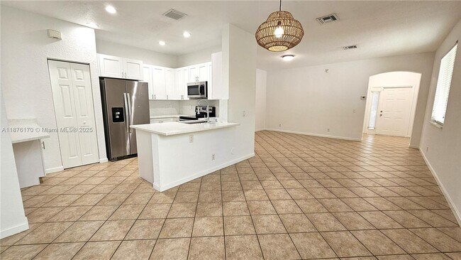 Building Photo - 686 Conservation Dr