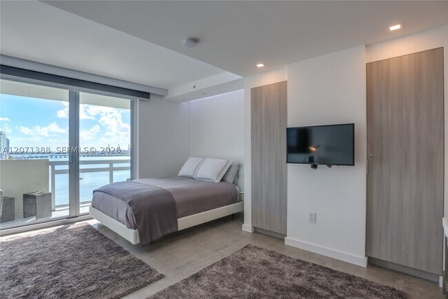 Foto del edificio - 1500 Bay Dr E