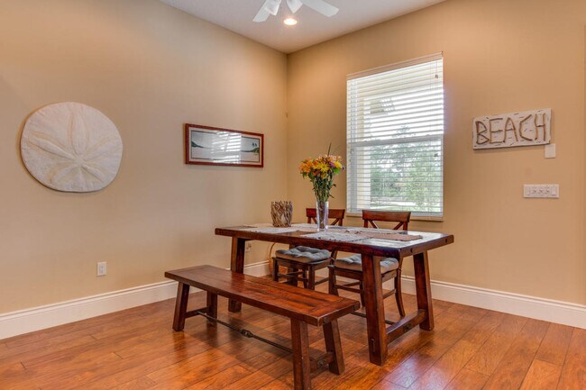 Building Photo - 3890 Cabbage Palm Way