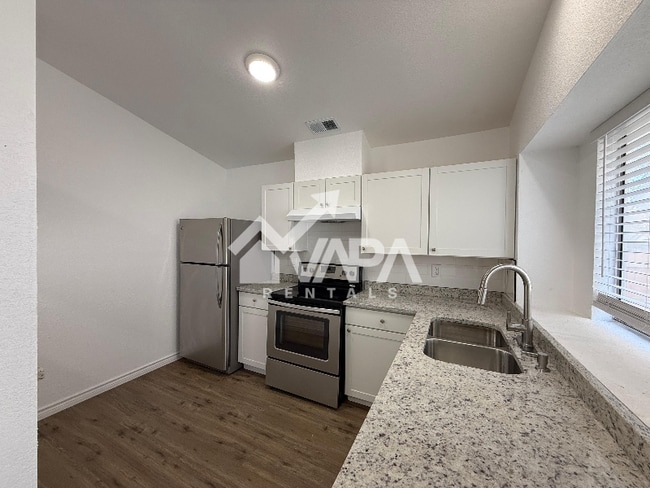 Foto del edificio - 12135 Lemon Blossom St