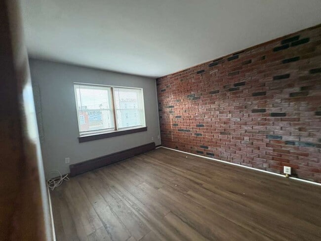 Building Photo - 185 Thompson St