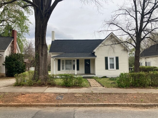 Building Photo - Super cute, newly renovated 3 bed, 1 bath home close to all things Downtown Salisbury