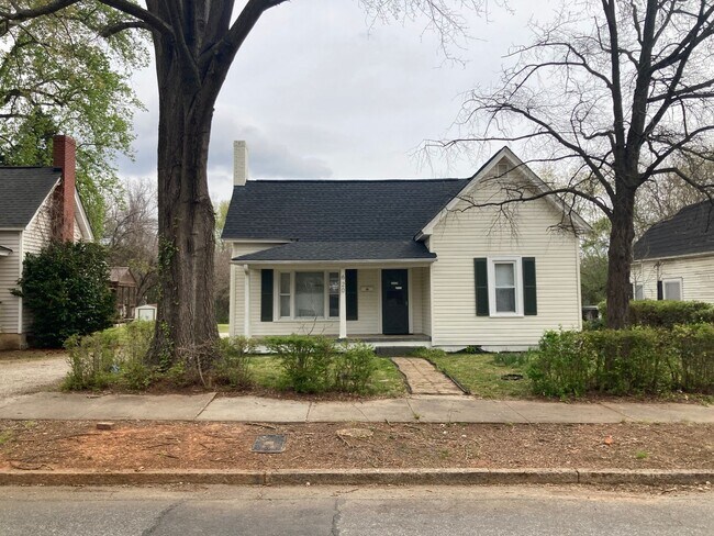 Foto del edificio - Super cute, newly renovated 3 bed, 1 bath home close to all things Downtown Salisbury