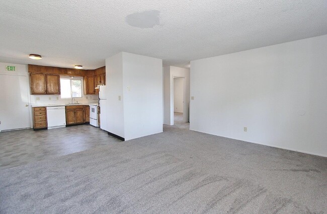 Building Photo - 1505 E Beech St