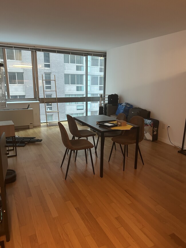 Building Photo - 448 W 44th St