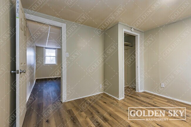 Building Photo - 2011 E 18th St