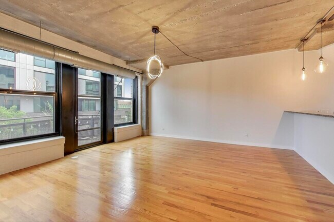 Foto del edificio - 1150 W 15th St