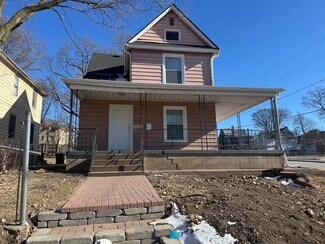 Building Photo - 905 N Winnebago St