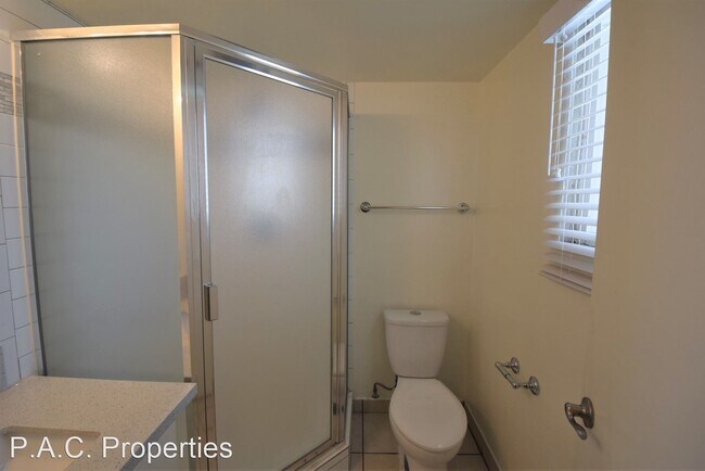 Building Photo - Studio, 1 bath Apartment - 5939 Cedros Ave...