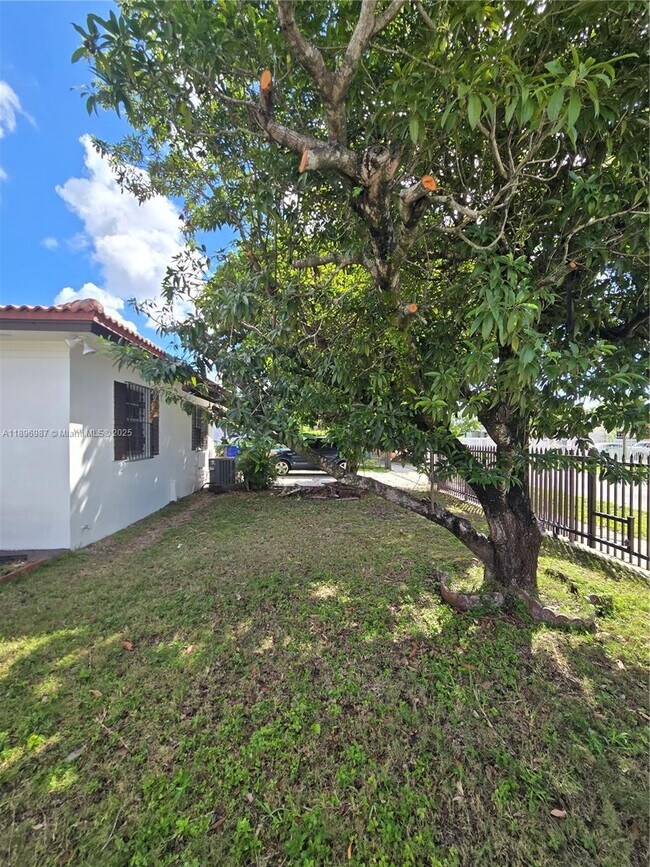 Foto del edificio - 5451 SW 5th Terrace