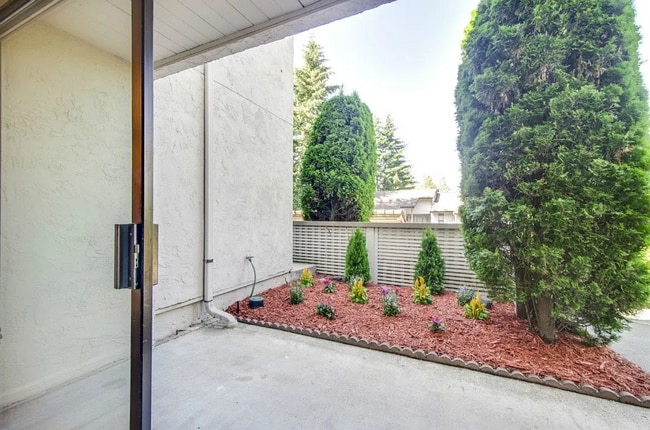 Foto del edificio - Welcome to this charming townhouse