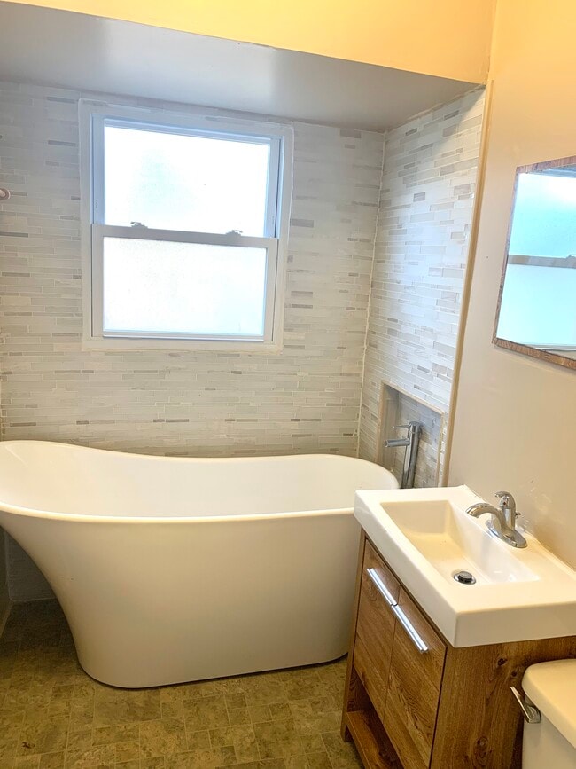 Bathroom main level - 16853 Shea Ave