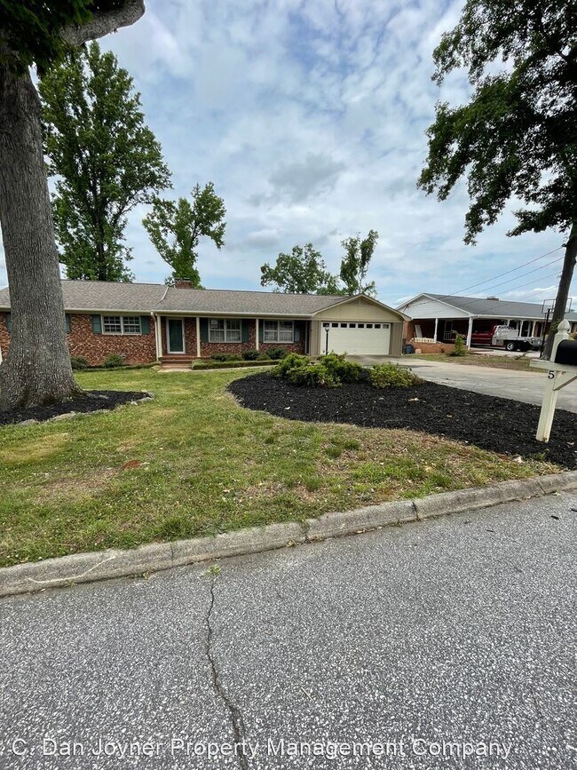 Building Photo - 4 br, 2.5 bath House - 5 Ramblewood Lane