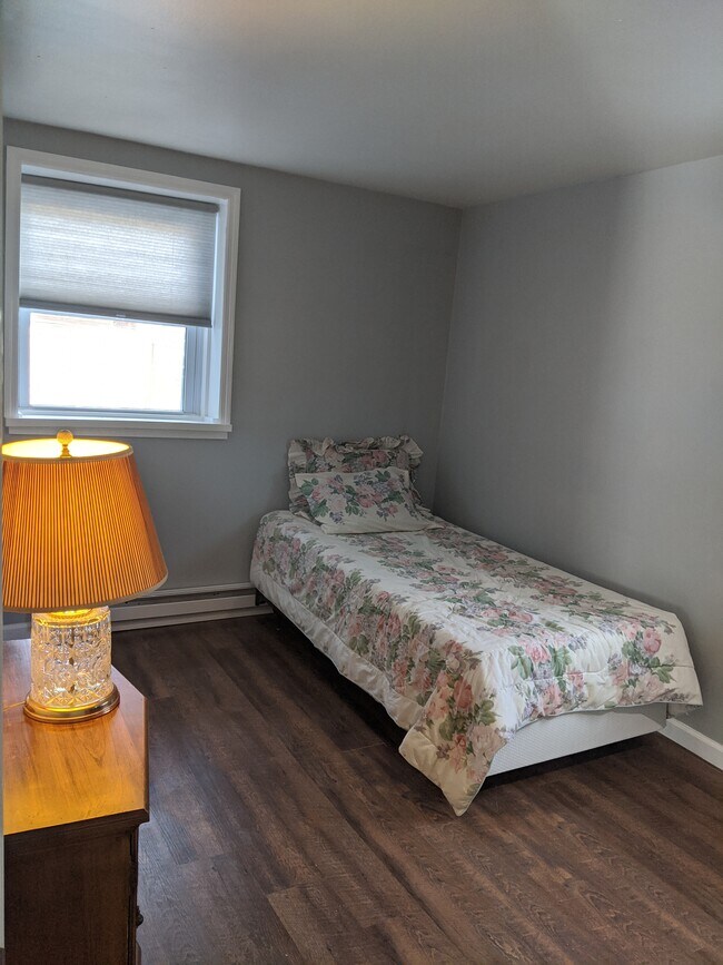 Dormitorio 1 - 13 W Market St