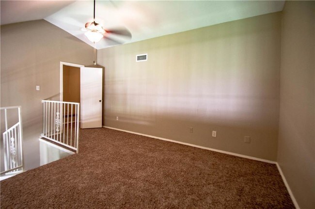 Building Photo - 2025 Towngate Dr