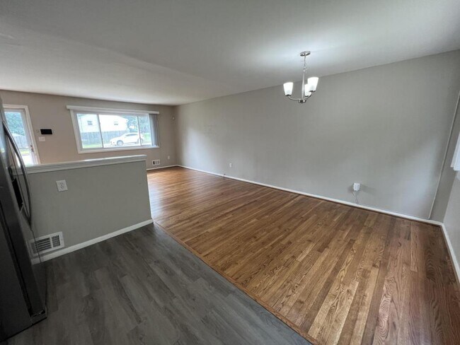 Foto del edificio - 8400 Richville Dr