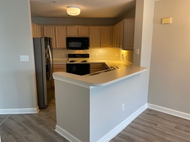 Building Photo - 2BR Waterfront Condo in Davidson. Enjoy Beautiful Year Round Lake Views!