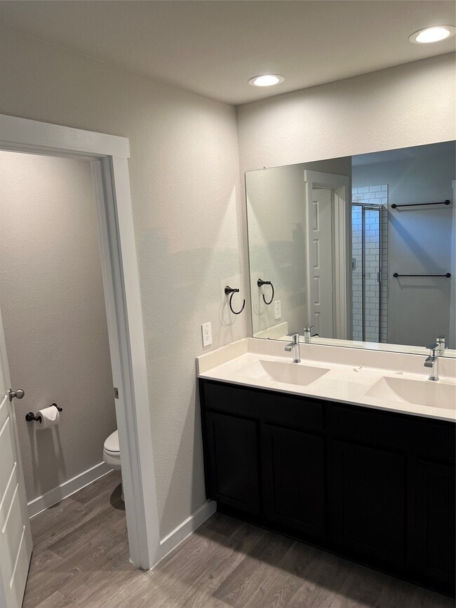 Foto del edificio - 12711 Sydenham Hl Ln