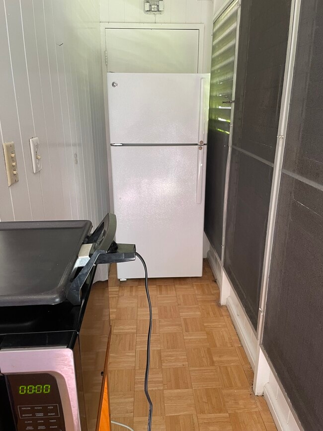 Building Photo - 4542 Aukai Ave