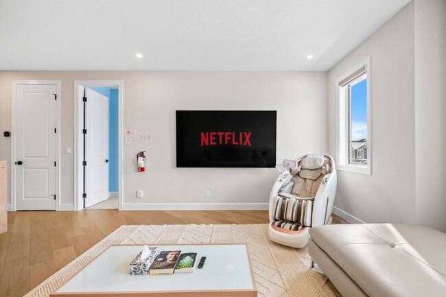 Building Photo - 195 Carringford V NW