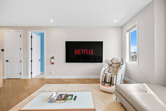 Building Photo - 187 Carringford Rd NW