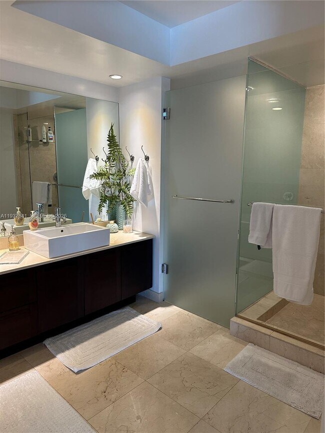 Foto del edificio - 150 Sunny Isles Blvd