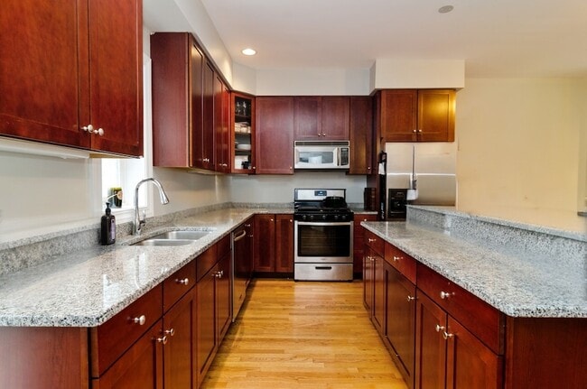 Building Photo - 5127 N Damen Ave
