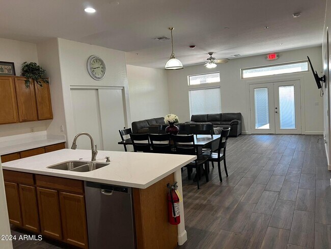 Building Photo - 8011 W Gibson Ln