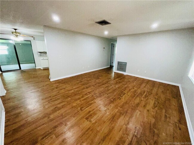 Foto del edificio - 5213 Hummingbird Way