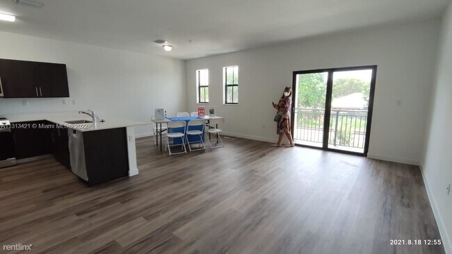 Foto del edificio - 2 br, 2.5 bath Condo - Century Park South ...