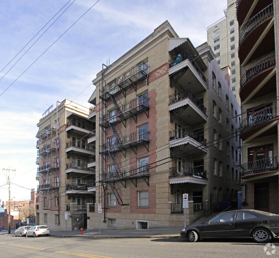 Primary Photo - The Fordham Apartments