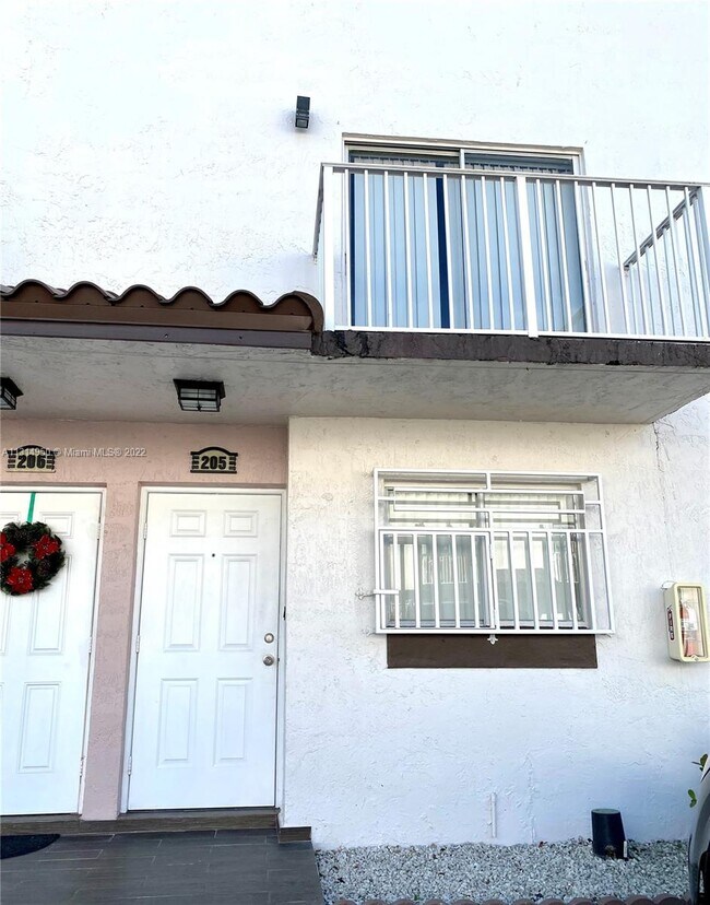 Foto del edificio - 950 SW 104th Ct