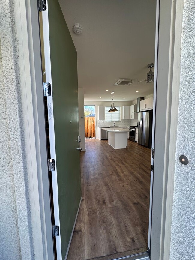 Building Photo - 2 bedroom | 2.5 bathroom | Single family h...