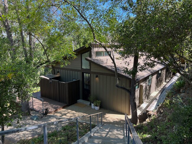 Foto del edificio - 21273 Entrada Rd