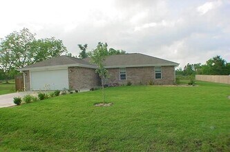 Building Photo - 222 N Ridge Dr